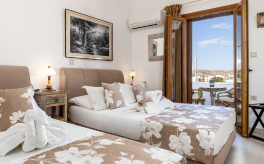 Confort et Luxe dans le Studio Triple du Panos Luxury Studios
